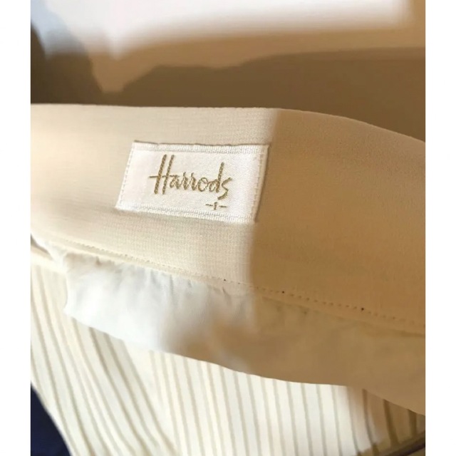 Harrods(ハロッズ)の【新品未使用・シルク入り】Harrods スカート　プリーツ　Sサイズ レディースのスカート(ひざ丈スカート)の商品写真