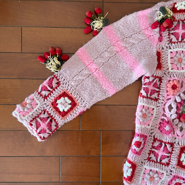 ピンクハウス❤️立体いちごモチーフやお花のモチーフが可愛いかぎ針編みカーディガン