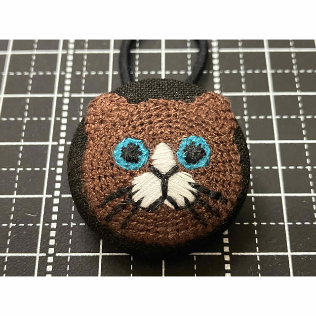 tossam くるみボタン ヘアゴム 刺繍 猫 6点 セット ハンドメイドのアクセサリー(ヘアアクセサリー)の商品写真