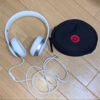 ビーツバイドクタードレ(Beats by Dr Dre)のBeats by Dr Dre SOLO ヘッドホン　ホワイト(ヘッドフォン/イヤフォン)