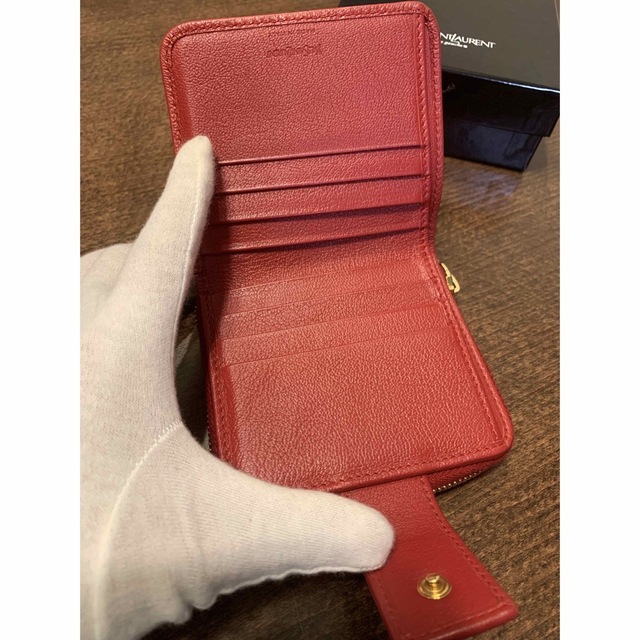 Saint Laurent(サンローラン)の【未使用に近い/箱有り】サンローラン 二つ折り財布 レディースのファッション小物(財布)の商品写真