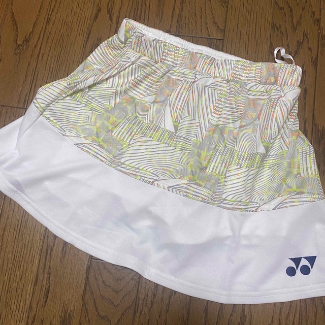 YONEX(ヨネックス)の新品未使用品　テニススコート　ヨネックス スポーツ/アウトドアのテニス(ウェア)の商品写真