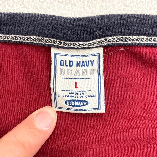 Old Navy(オールドネイビー)の【中古】 ゆうパケット対応 オールド ネイビー OLD NAVY リンガー Tシャツ 半袖 ロゴ プリント サイズ：L エンジ系×ネイビー 古着 中古 mellow メンズのトップス(Tシャツ/カットソー(半袖/袖なし))の商品写真