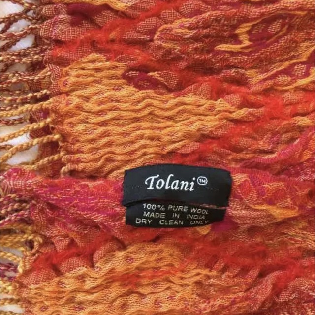 Tolani(トラニ)の未使用に近い　Tolani トラニ　ストール　マフラー レディースのファッション小物(ストール/パシュミナ)の商品写真