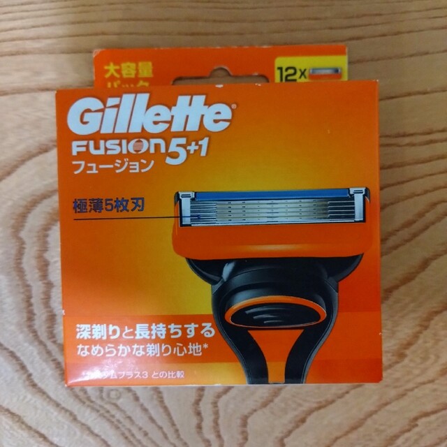 Gillette(ジレット)のジレット フュージョン 5＋1 替刃12個入 新品未使用　正規品【箱無し】 コスメ/美容のボディケア(その他)の商品写真