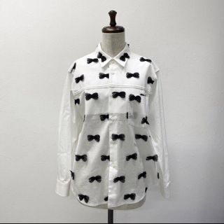 コムデギャルソン(COMME des GARCONS)の22aw 未使用 タオ ギャルソン 綿 ブロード エステル リボン 柄 ブラウス(シャツ/ブラウス(長袖/七分))