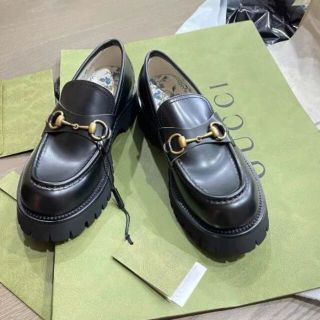 Gucci - 【大人気】GUCCI GG柄 キャンバス ローファー 革靴 総柄 35.5