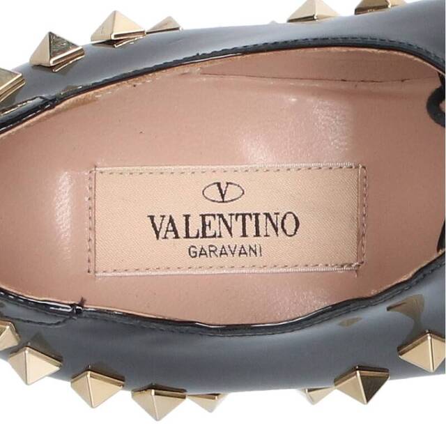 valentino garavani(ヴァレンティノガラヴァーニ)のヴァレンティノ・ガラヴァーニ ロックスタッズパテントレザーシューズ レディース 36 レディースの靴/シューズ(その他)の商品写真