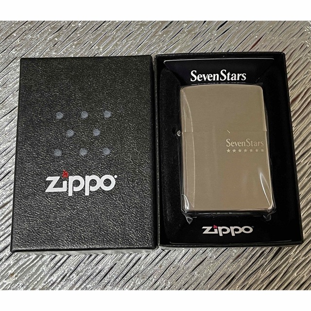 ZIPPO(ジッポー)の☆限定 新品未使用【ZIPPO セブンスターコラボライター】非売品 メンズのファッション小物(タバコグッズ)の商品写真