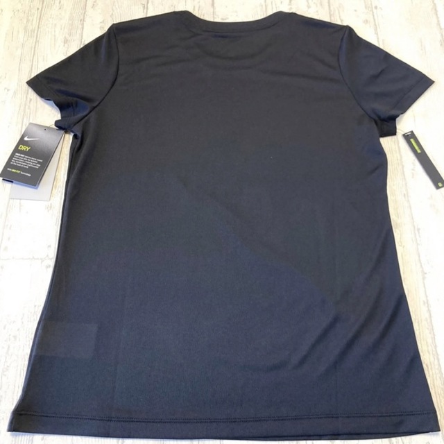 NIKE(ナイキ)のナイキ レディース Tシャツ スタンダード トレーニング ドライフィット レディースのトップス(Tシャツ(半袖/袖なし))の商品写真