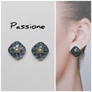 一点物】パールグレー立体フラワースクエア ピアス/イヤリングの通販 ...
