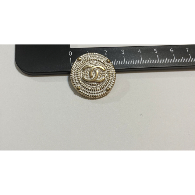 CHANEL(シャネル)のCHANEL シャネル ボタン ハンドメイドの素材/材料(各種パーツ)の商品写真