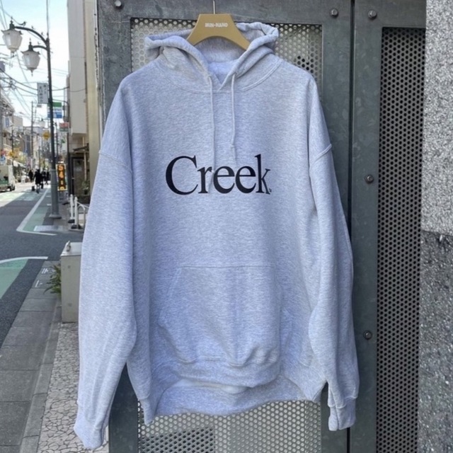 1LDK SELECT(ワンエルディーケーセレクト)のCreek グレー　フーディー　パーカー　EPOCH サイズ　M メンズのトップス(パーカー)の商品写真