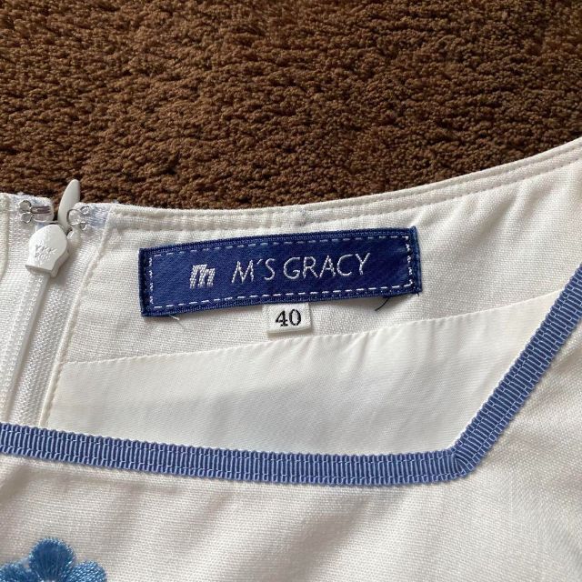 M'S GRACY(エムズグレイシー)のエムズグレイシー　ノースリーブAライン　ワンピース　花柄刺繍　M'SGRACY レディースのワンピース(ひざ丈ワンピース)の商品写真