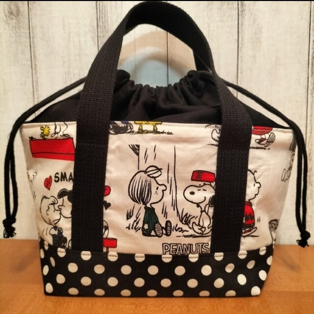 PEANUTS(ピーナッツ)のSNOOPY　PEANUTFriends　巾着トートバッグ　ミニバック　お弁当袋 ハンドメイドのファッション小物(その他)の商品写真