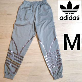 オリジナルス(Originals（adidas）)のアディダス 灰色 メタリックピンク 三連ロゴ ジャージ トラックパンツ 女性M(その他)