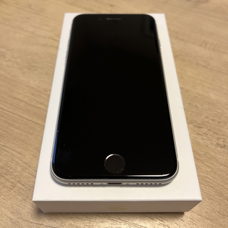 アイフォーン(iPhone)のiPhone SE第2世代　64GB ホワイトau(スマートフォン本体)