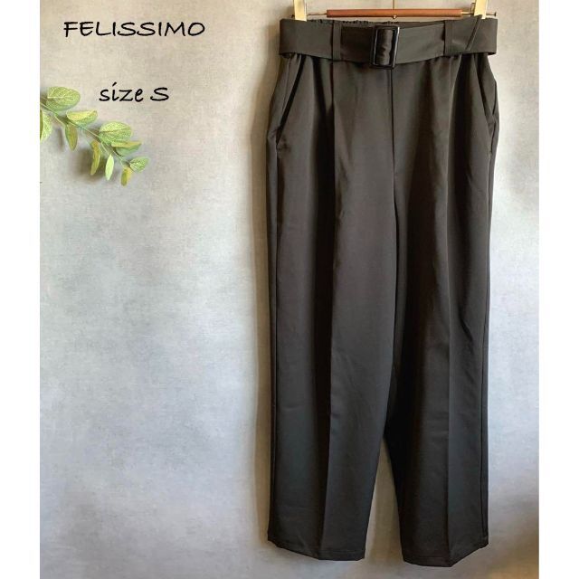 FELISSIMO(フェリシモ)のFELISSIMO 黒パンツ ベルト付 レディースのパンツ(カジュアルパンツ)の商品写真