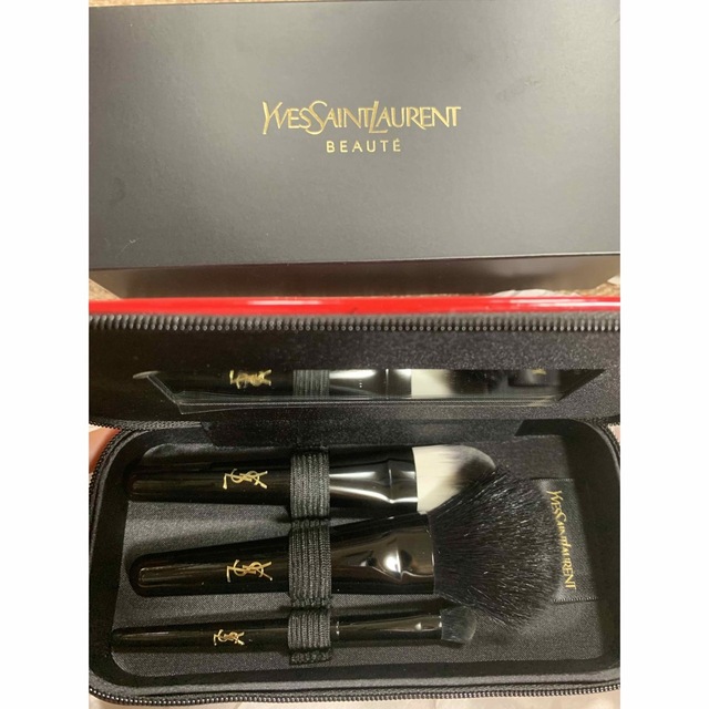 Yves Saint Laurent Beaute(イヴサンローランボーテ)の新品　サンローラン  メイクブラシ コスメ/美容のキット/セット(コフレ/メイクアップセット)の商品写真