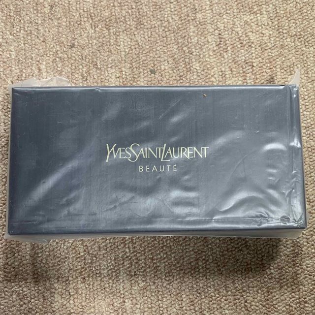 Yves Saint Laurent Beaute(イヴサンローランボーテ)の新品　サンローラン  メイクブラシ コスメ/美容のキット/セット(コフレ/メイクアップセット)の商品写真