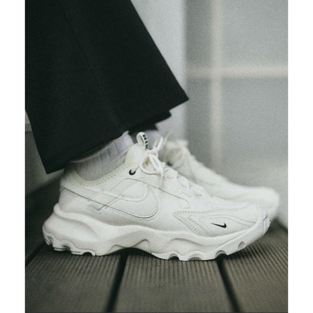 NIKE ナイキ TC7900 DD9682-100 24cm 新品 NIKE ナイキ TC7900 DD9682-100 24cm 新品