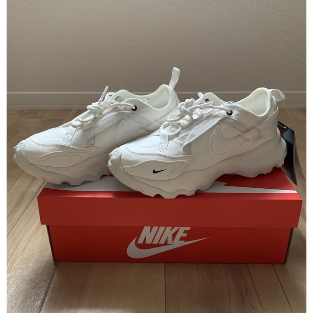 NIKE ナイキ TC7900 DD9682-100 24cm 新品 NIKE ナイキ TC7900 DD9682-100 24cm 新品