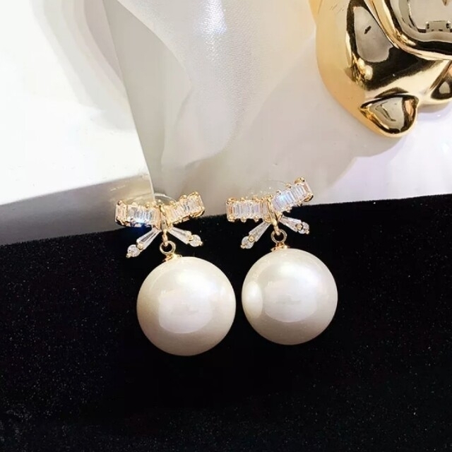 ꫛꫀꪝ◇インポートピアス◇限定1点要コメント◇ジルコニアリボン ꫛꫀꪝ◇インポートピアス◇限定1点要コメント◇ジルコニアリボン
