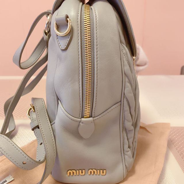 MIUMIU マテラッセ レザー リュック グレー 美品 ミュウミュウ 新品