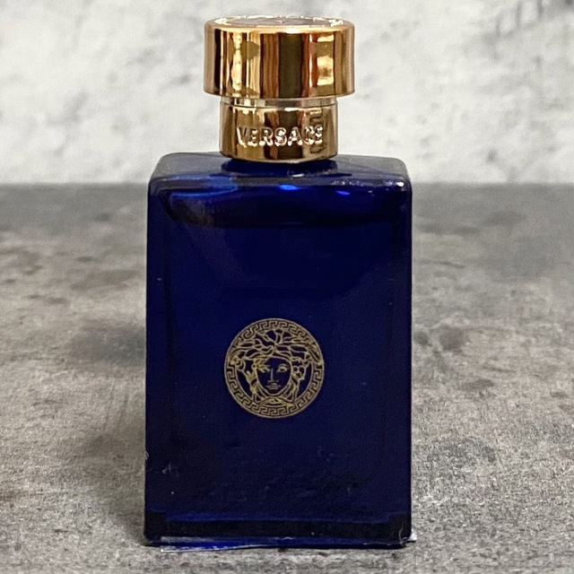 VERSACE(ヴェルサーチ)の新品未開封★ ヴェルサーチ ディランブルー EDT 5 ミニ香水 大人気 お試し コスメ/美容の香水(香水(男性用))の商品写真