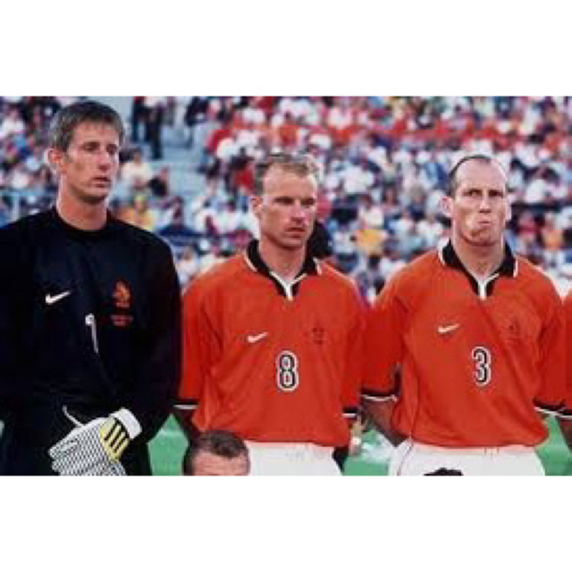オランダ代表1998W杯 Hレプリカユニフォーム #8ベルカンプ サイン入り 9