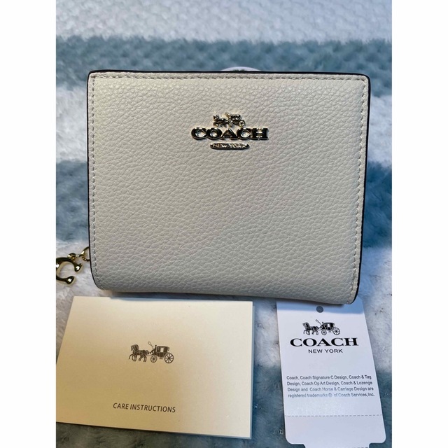 COACH(コーチ)の【訳あり】コーチ coach 折財布　白　ホワイト　新品　未使用　即発送 レディースのファッション小物(財布)の商品写真