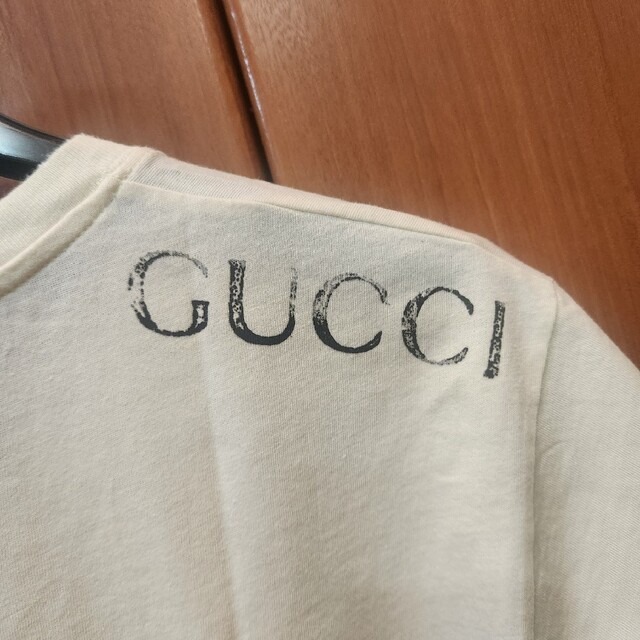 Gucci(グッチ)の【GUCCI】※ほぼ新品 人気カラー 背面ロゴ入り グッチ Tシャツ Mサイズ メンズのトップス(Tシャツ/カットソー(半袖/袖なし))の商品写真
