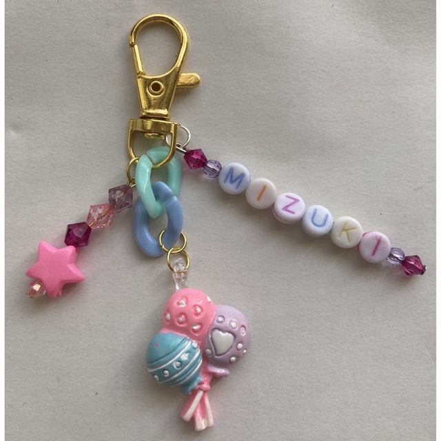 名前キーホルダー 風船 ハンドメイドのアクセサリー(キーホルダー/ストラップ)の商品写真
