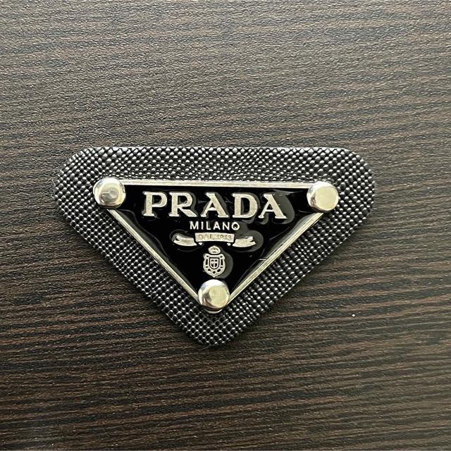人気No.1】 PRADA プラダ ロゴプレート ロゴパーツ 黒 ブラック シルバー PRADA プラダ ロゴプレート ロゴパーツ 黒 ブラック シルバー