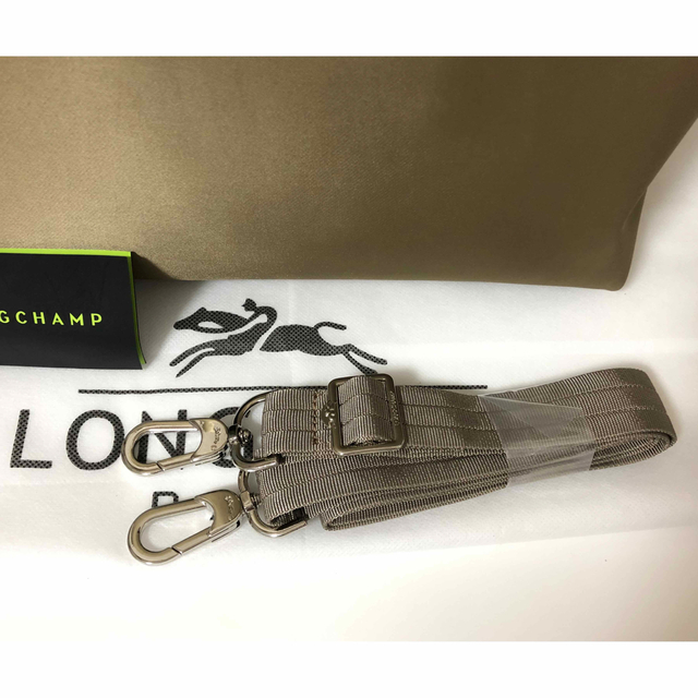 LONGCHAMP(ロンシャン)の【新品】LONGCHAMP プリアージュM 3WAY 斜め掛け カーキブラウン レディースのバッグ(トートバッグ)の商品写真