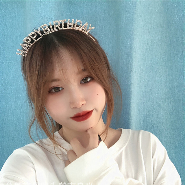 お誕生日カチューシャ ティアラ ハッピーバースデー 韓国の通販 by M