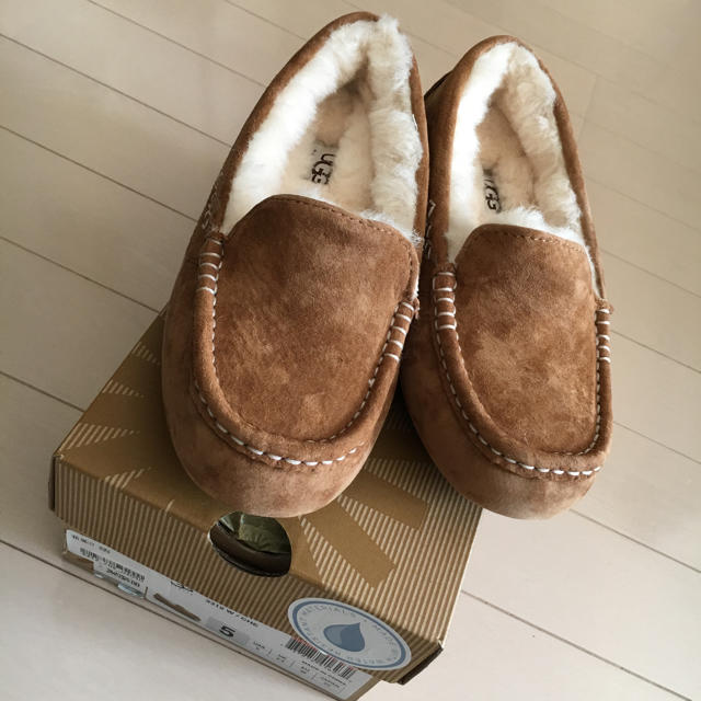 新作モデル UGG 22.0 チェスナット ANSLEY UGG - スリッポン/モカシン