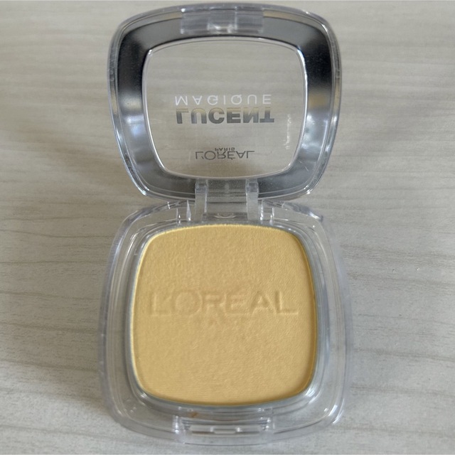 L'Oreal Paris(ロレアルパリ)のロレアル パリ ルーセントマジック パウダーブラッシュ C1 Cコーラル コスメ/美容のベースメイク/化粧品(チーク)の商品写真