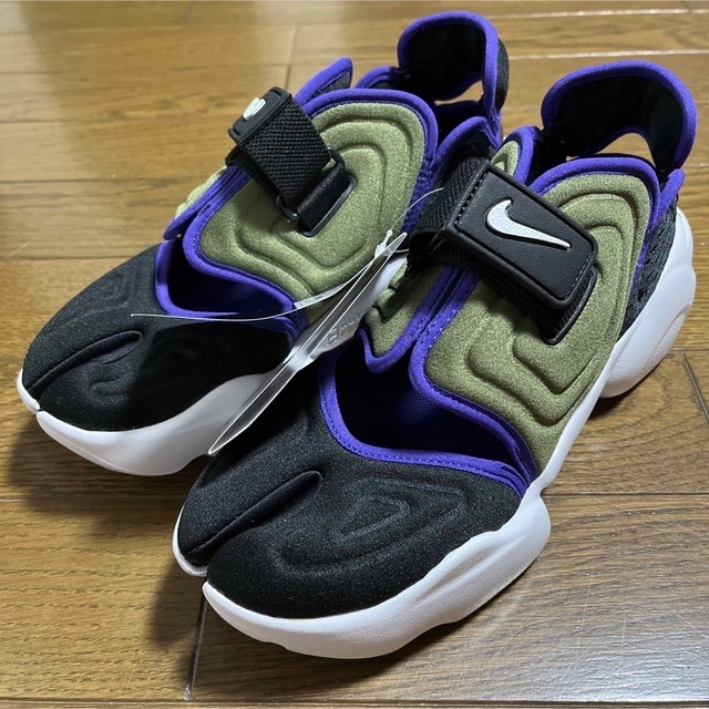 未使用 NIKE アクアリフト DM6436-010 黒カーキ紫