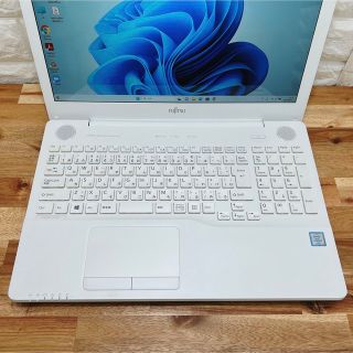 美品】ホワイト LIFEBOOK☘爆速SSD480GB☘第6世代Core i7