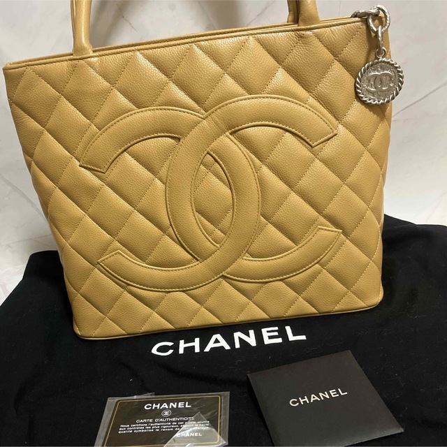 CHANEL(シャネル)のシャネル  chanel  復刻トート　ベージュ　キャビアスキン レディースのバッグ(トートバッグ)の商品写真