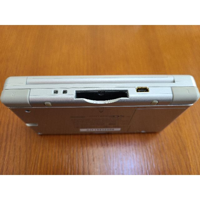 ニンテンドーDS(ニンテンドーDS)のNintendo DS Lite グロスシルバー【動作品・タッチペン無し】 エンタメ/ホビーのゲームソフト/ゲーム機本体(携帯用ゲーム機本体)の商品写真