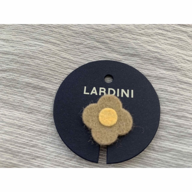 LARDINI(ラルディーニ)のLARDINI  ラルディー二  ブートニエール  ラペルピン  ブラウン系 メンズのファッション小物(その他)の商品写真