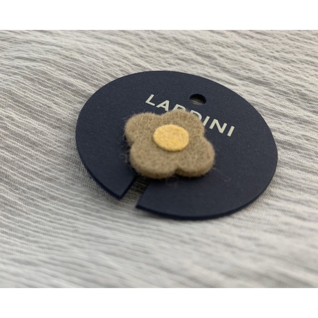 LARDINI(ラルディーニ)のLARDINI  ラルディー二  ブートニエール  ラペルピン  ブラウン系 メンズのファッション小物(その他)の商品写真