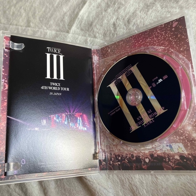 TWICE(トゥワイス)のTWICE　4TH　WORLD　TOUR‘III’IN　JAPAN DVD エンタメ/ホビーのDVD/ブルーレイ(ミュージック)の商品写真