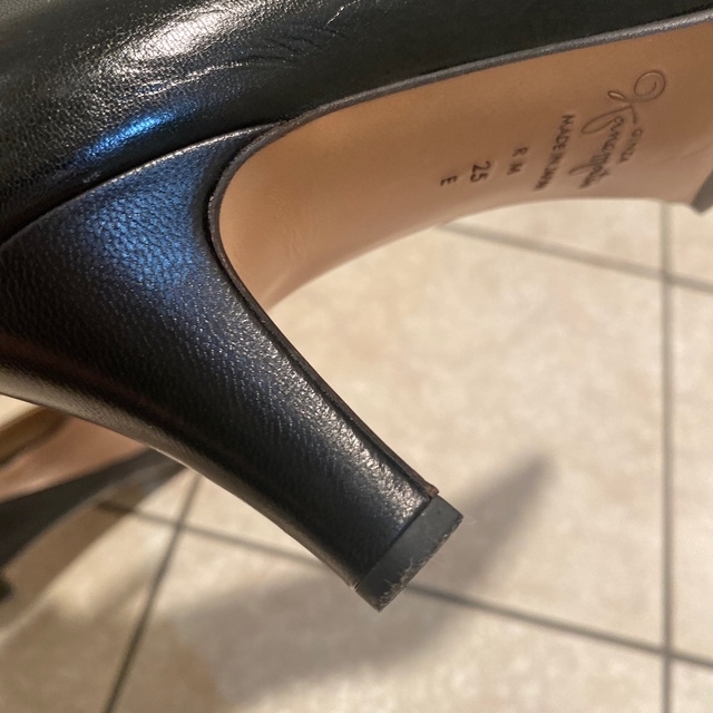 《美品》銀座カネマツ定番ブラックパンプス25センチ レディースの靴/シューズ(ハイヒール/パンプス)の商品写真