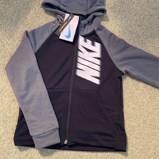 ナイキ(NIKE)の新品　NIKE 130 スエットパーカー(ジャケット/上着)