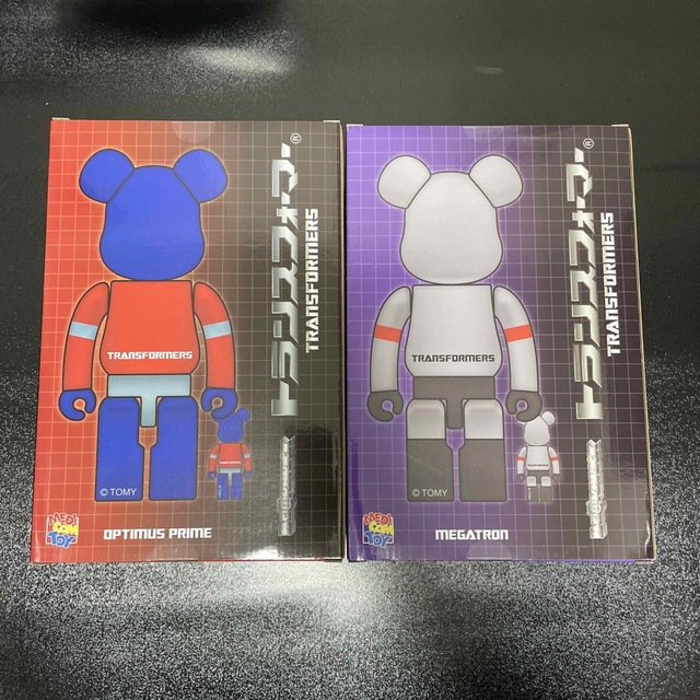 BE@RBRICK(ベアブリック)の【断捨離】ベアブリック　メガトロン&オプティマスプライム　400% 100% エンタメ/ホビーのフィギュア(その他)の商品写真