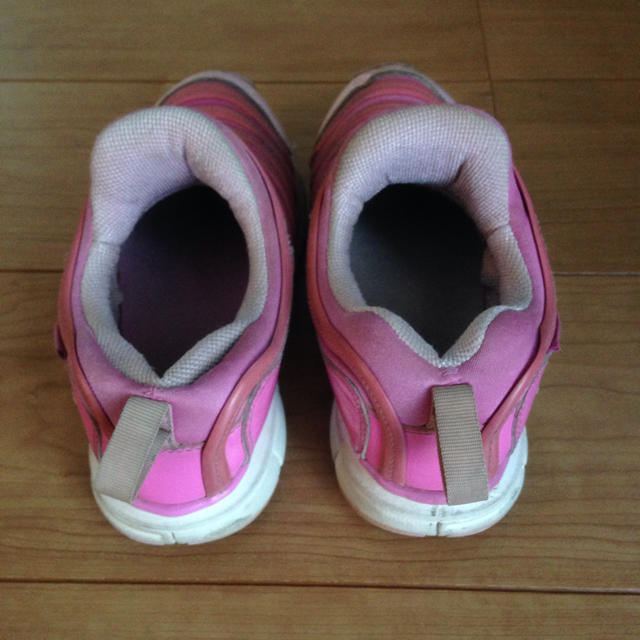 NIKE(ナイキ)のナイキ ダイナモ ピンク 22cm キッズ/ベビー/マタニティのキッズ靴/シューズ(15cm~)(スニーカー)の商品写真