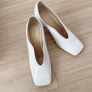 クラネ(CLANE)のCLANE WAVE SQUARED PUMPS ホワイト36サイズ(ハイヒール/パンプス)